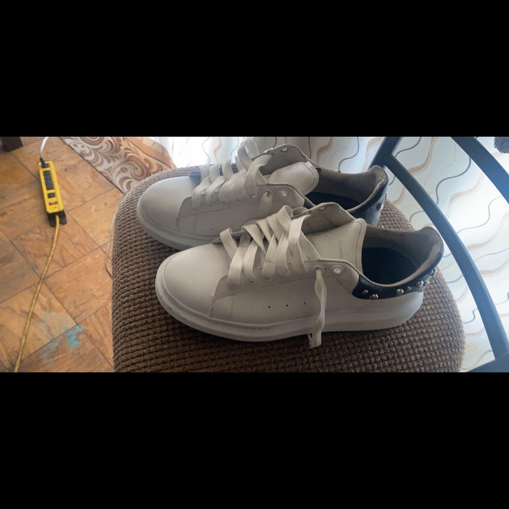 Alexander McQueen 43 44 white,black sliver buttons